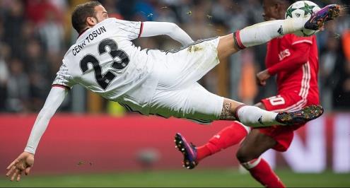 إيفرتون يحسم التعاقد مع محتكر جائزة أجمل هدف في دوري الأبطال